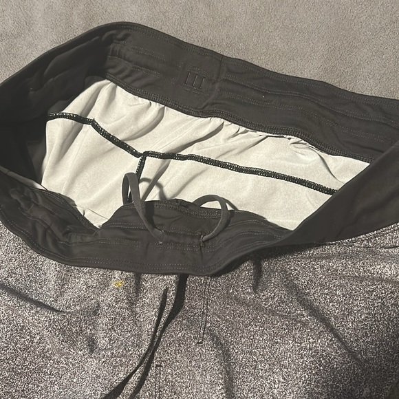 Lululemon shorts men’s size XL - Picture 8 of 8